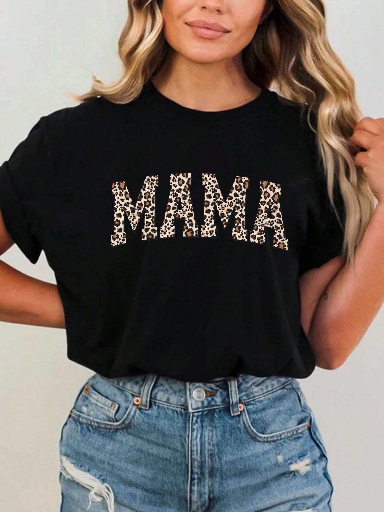Franela negra MAMA con estampado animal print
